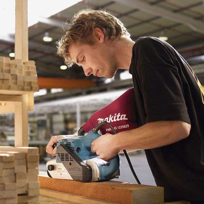 Ponceuse à bande makita 9403j - 1200 w - 100 x 610 mm - puissante et faible émission sonore