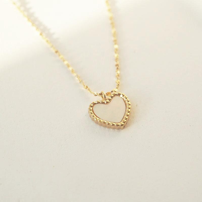 Light Luxury Versatile White Shell Love Titanium Steel Necklace Simple Sweet Lip Chain Peach Heart Pendant Stainless Steel Collarbone Chain