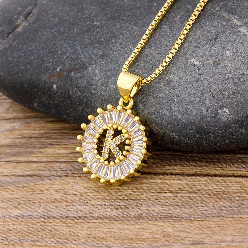 A piece of A-Z letters elegant and beautiful pendant necklace suitable for women men's initials fashionable versatile jewelry accessories