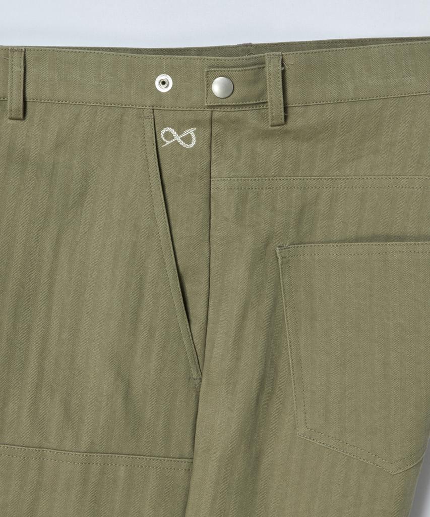 BEYOND CLOSET [Collection Line] Herringbone Texture Cutting Detail Carpenter Pants Khaki