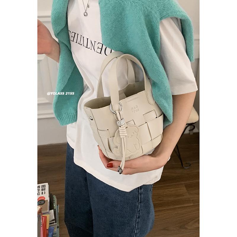 

Bags Women s new high-end handbags Fashion shoulder bags Woven bucket bags