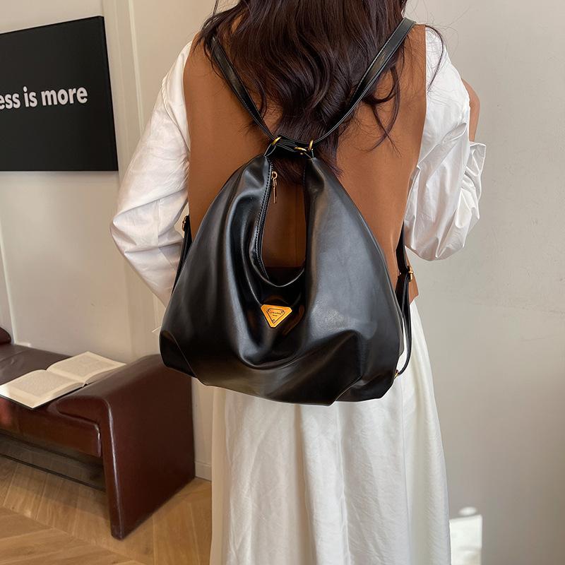 2025 winter new retro simple shoulder bag soft surface casual commuter backpack autumn and winter new messenger