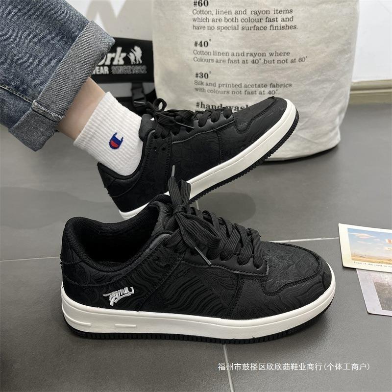 Wind retro black silk skateboard shoes men's niche design sense sports and leisure shoes trendy versatile couple shoes