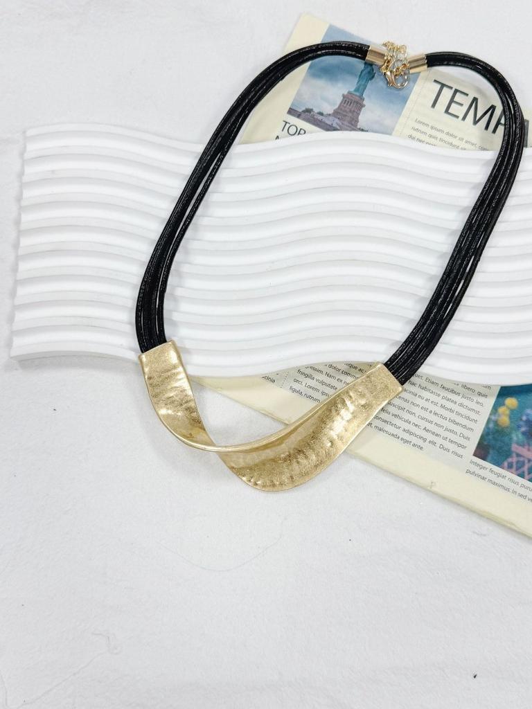 Short necklace European and American metal exaggerated pendant