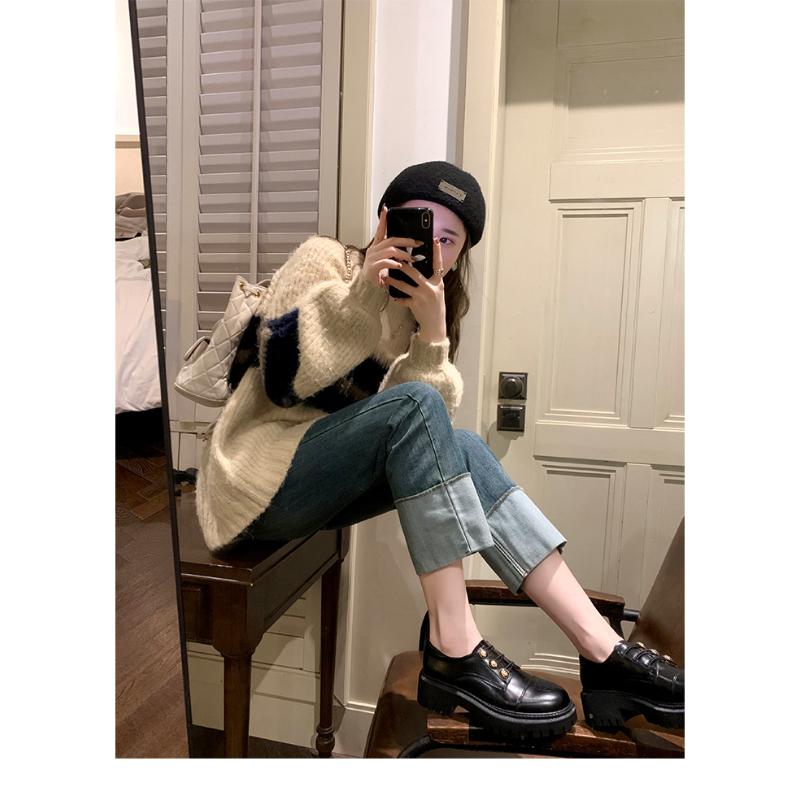 Thick-soled Women's Soft Velvet Loafers with Thick Heels and Embroidered Retro Women's Small Leather Shoes with One Pedal.