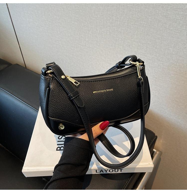 

Underarm work commuter bag women s large-capacity new autumn and winter retro versatile single shoulder oblique span bag чорний