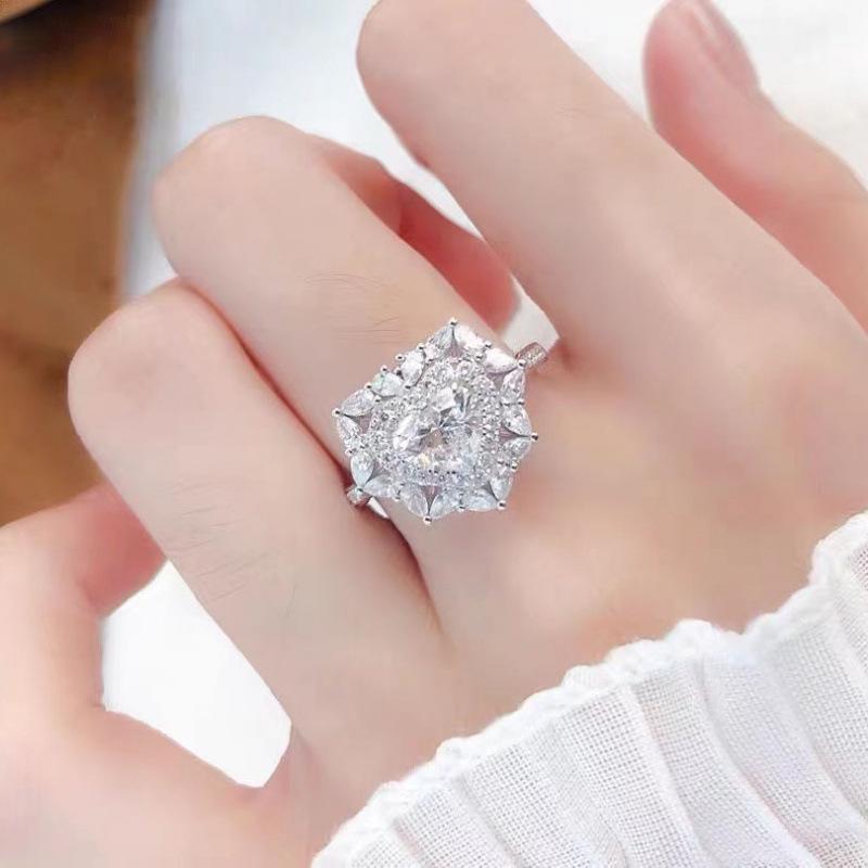 High-End Women s European-Style Heart Pendant Necklace with Zircon Stones