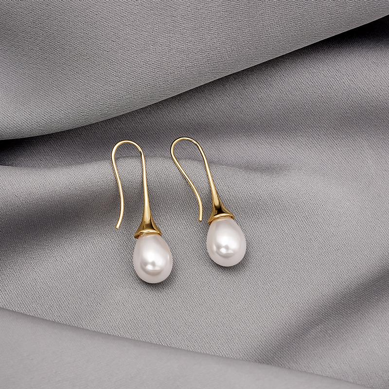 

Women s Classic Teardrop Dangle Pearl Earrings - Retro Korean Style Jewelry