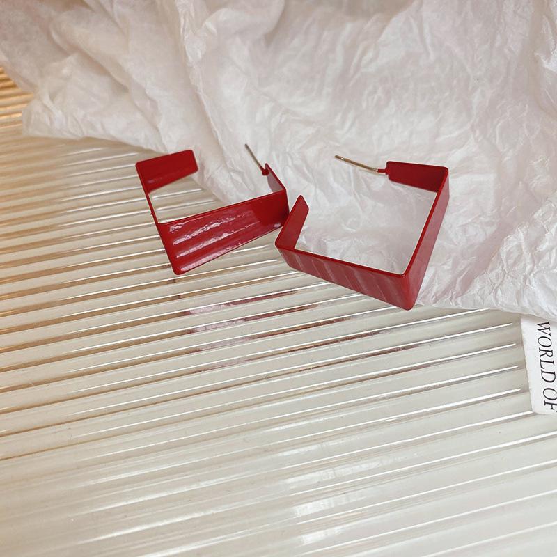 

Геометричні сережки-серця з полуницею та червоною емаллю: Елегантні ретро прикраси Срібна Голка