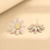 Korean star with the same stone-encrusted small daisy earrings for men and women with the same gold-plated silver needle flower stud earrings gift
