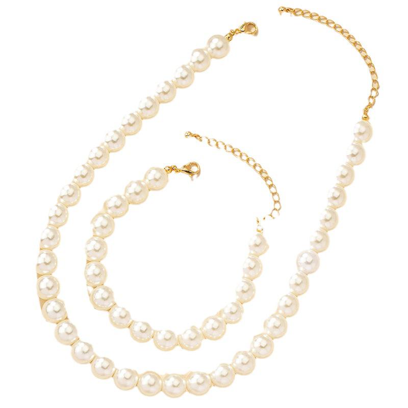 Korean Minimalist Freshwater Pearl Jewelry Set: Earrings, Bracelet, Necklace, Clavicle Chain in Retro Style for Women.