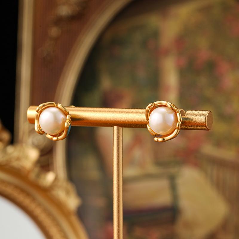 SUYU 2024 New Retro Earrings Simulated Zircon Earrings Unique Fashion Luxury Enamel Earrings Personalized Women