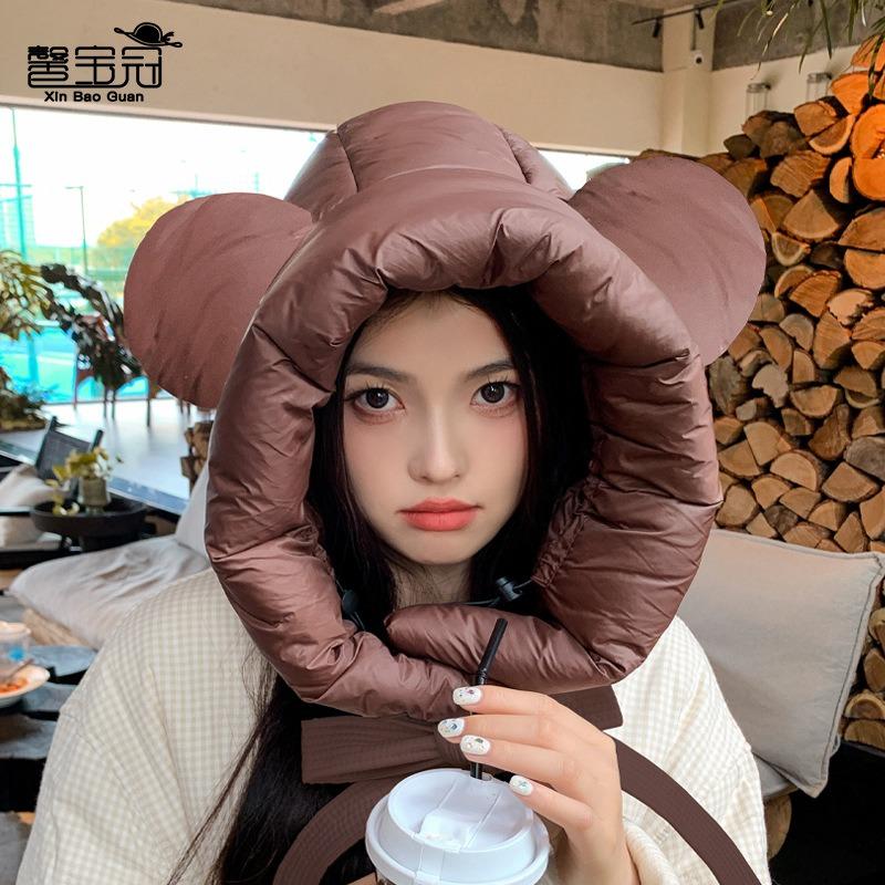 Fashion hat women's winter cycling cold protection and warmth ear protection pullover hat cute bear shows small face