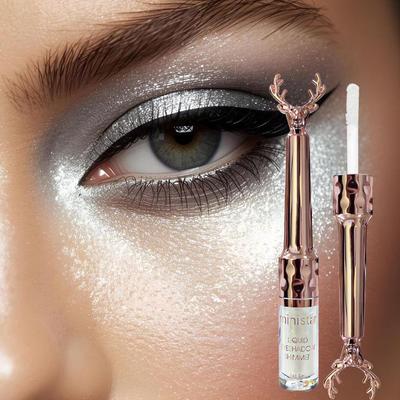 Single Eyeshadow Brush with Silver-White Pearlescent Highlighter for Brightening Eye Makeup