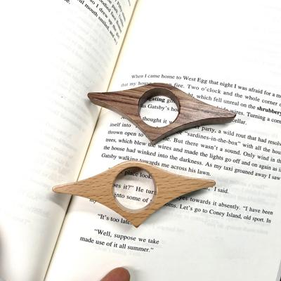 Wooden Thumb Book Holder Ergonomic One-Handed Page Clip for Reading Solid Wood Finger Ring Portable Desktop Reading Gadget Unique Gift for Book Lovers
