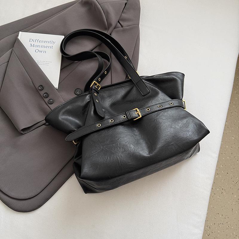 

Fashion trendy tote bag women s 2025 autumn new commuter armpit bag large capacity casual shoulder women s bag