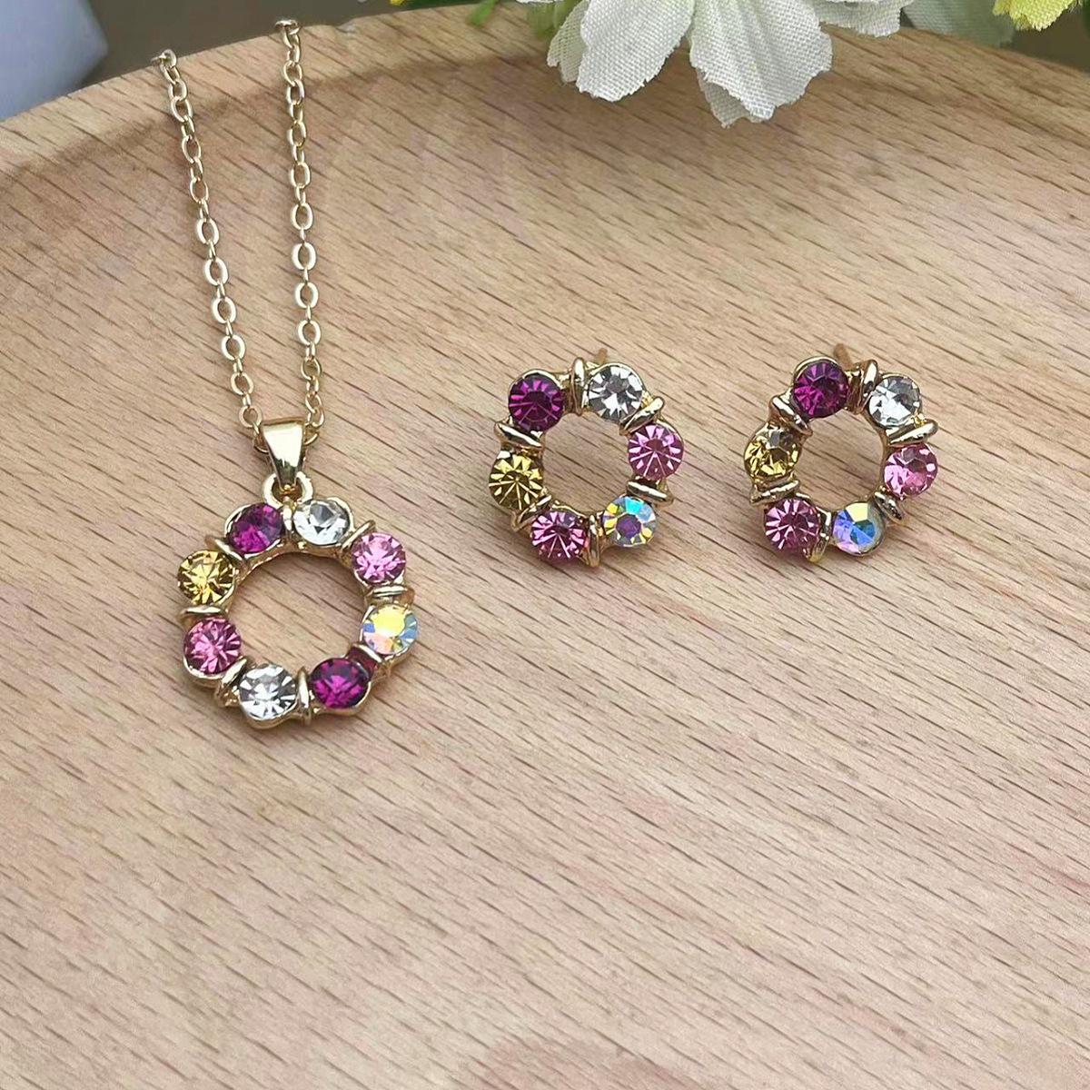 

Стильное ожерелье из сплава с бриллиантами на ключицу с универсальными серьгами с жемчугом - 3 предмета XL0615 set