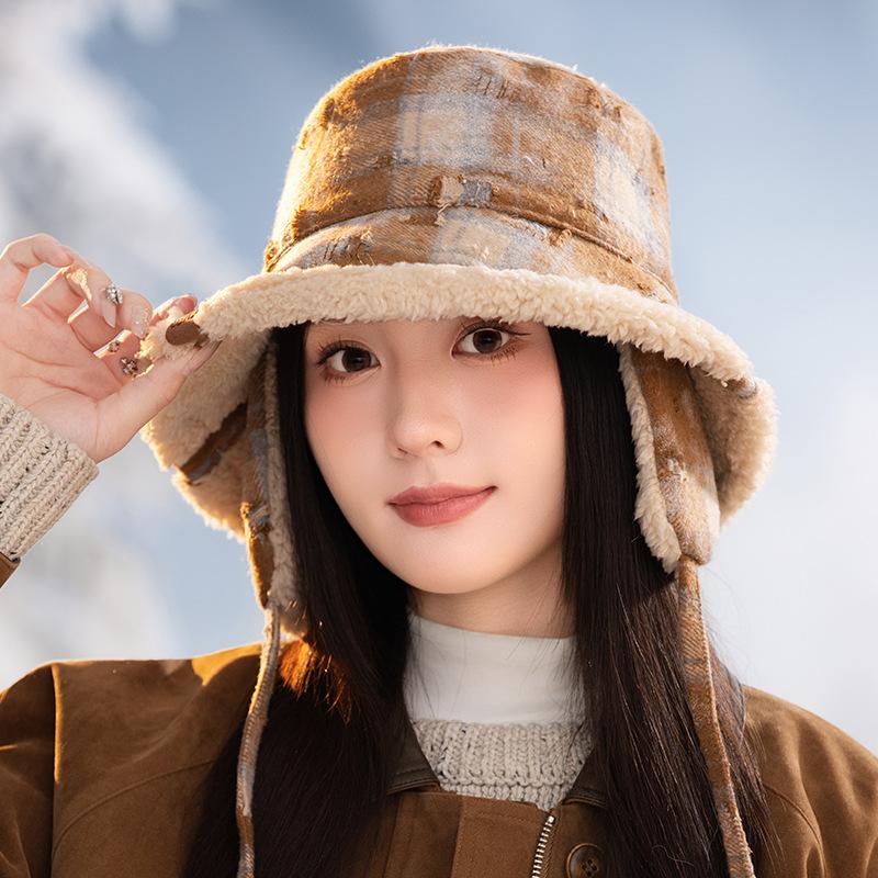 Japanische Retro Samt Verdickte Lei Feng Mütze Winter Kariert Winddicht und Warm Ohrenschutz Mütze Lässig Vielseitig Plüschmütze