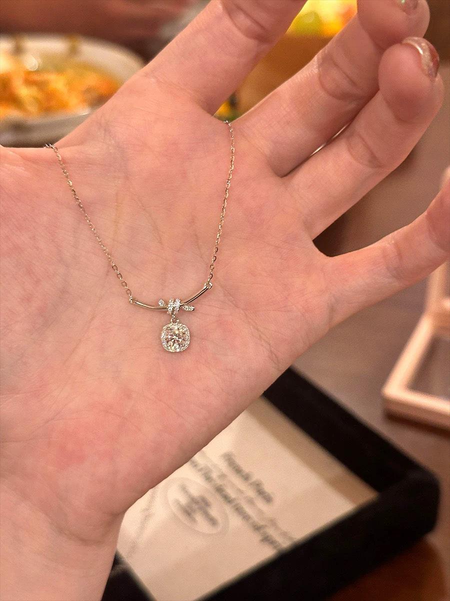 

Exquisite Women s Silver Sugar Cube Knot Necklace - Elegant French Design