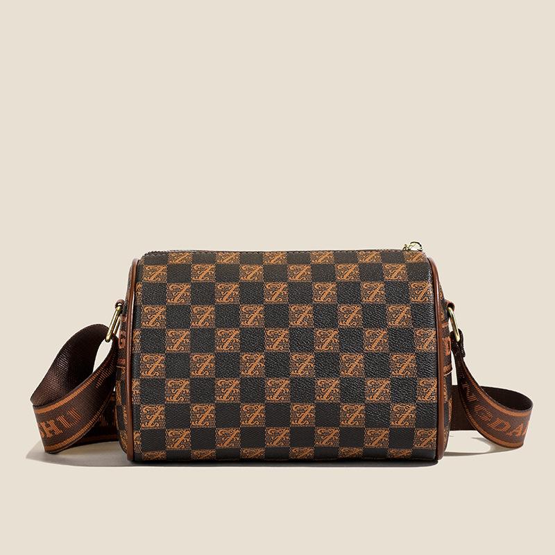 2025 Autumn and Winter Fashion New Pillow Bag Lady Mother Middle-aged Soft Leather Wide Shoulder Strap Crossbody Mother Bag Shoulder Bag