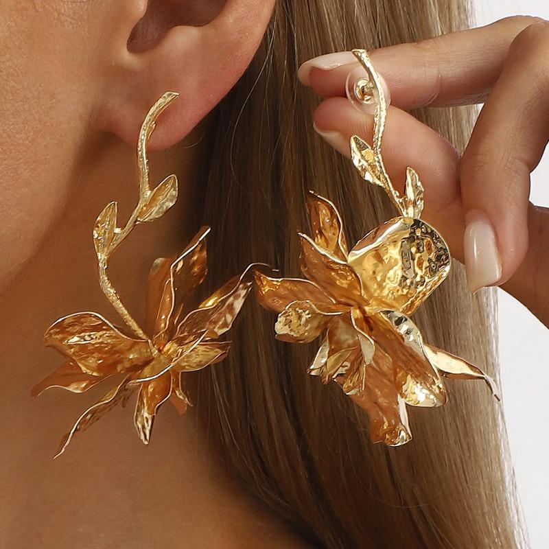 Retro Style Earrings Women's Creative Metal Flower Earrings, Leaf High-end Earrings