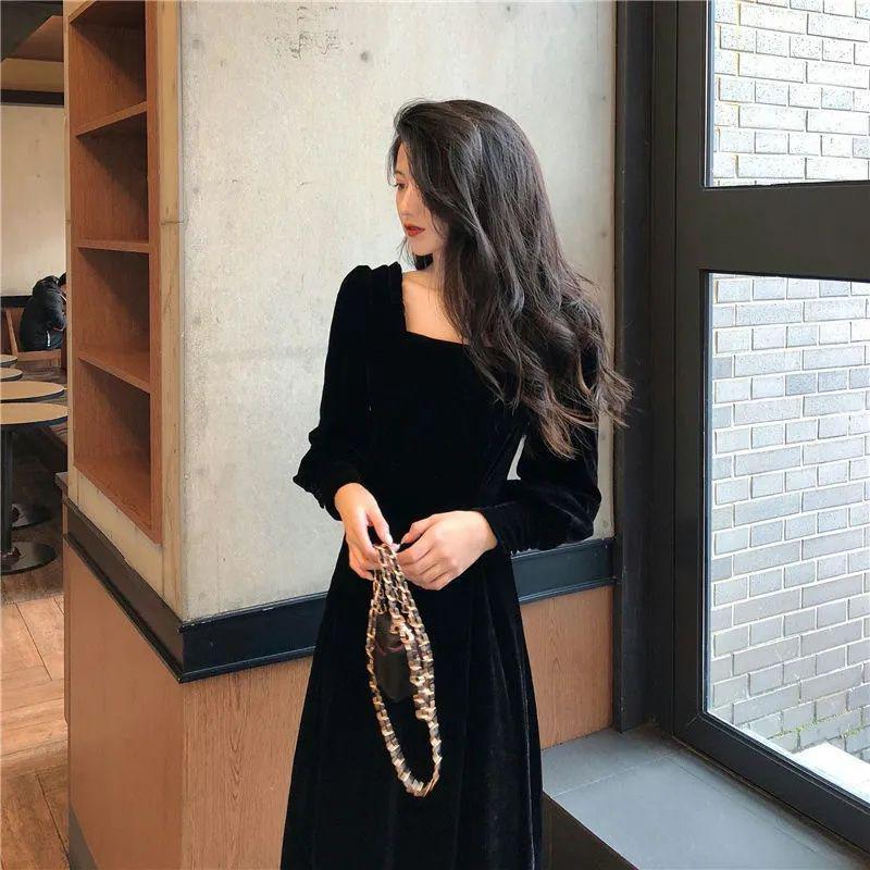 Square Neck Velour Retro Midi Dress - Elegant & Slimming Autumn/Winter 2025 Collection.