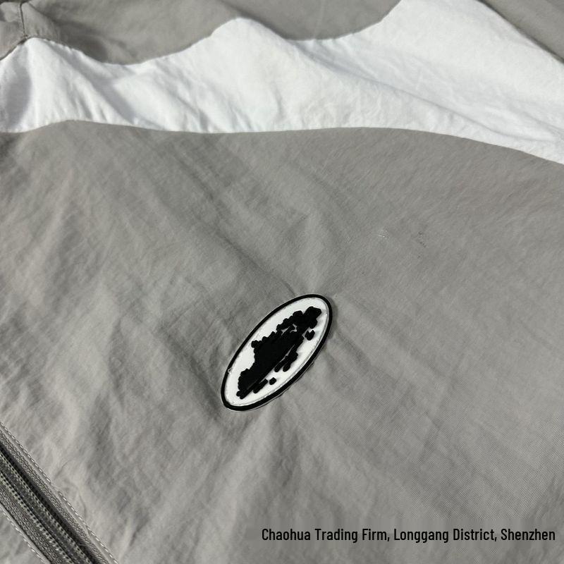 Corteiz Devil's Island Patchwork Windbreaker Softshell Kapuzenjacke für Damen & Herren - Trendiger Bergsteiger-Mantel.