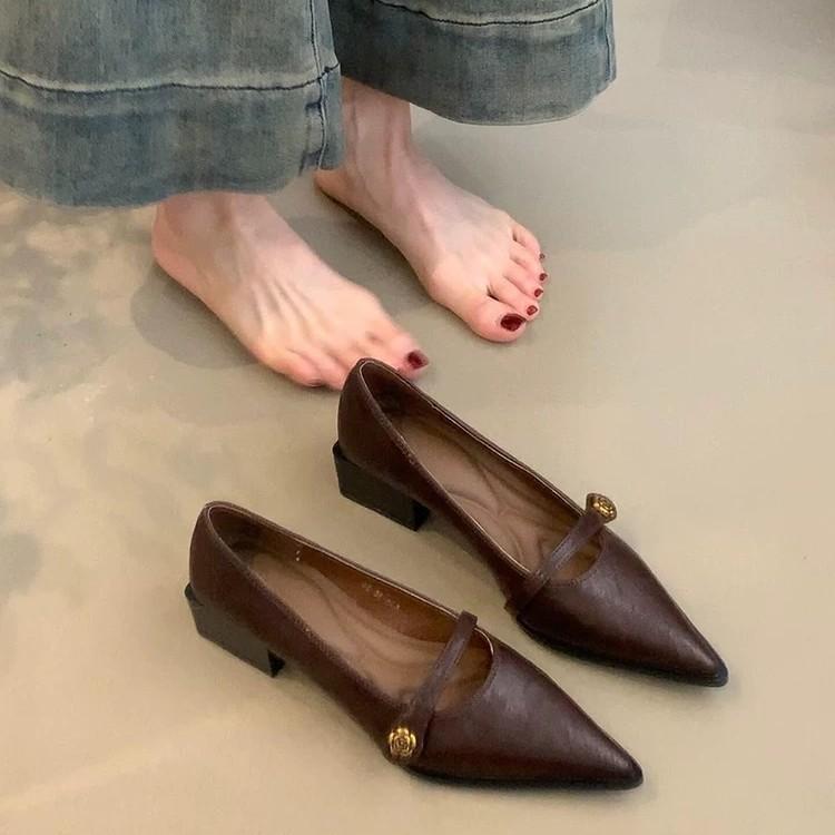 Spot~ Retro shallow mouth camellia high heels 2025 new one-word buckle thick heel single shoes pointed Mary Jane shoes