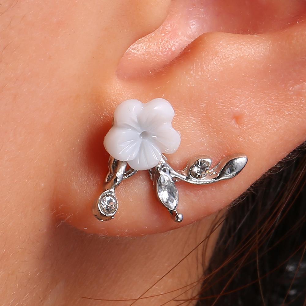 Korean Needle Earrings, White Flower Rear-Hanging Stud Earrings, High-End Alloy Jewelry.