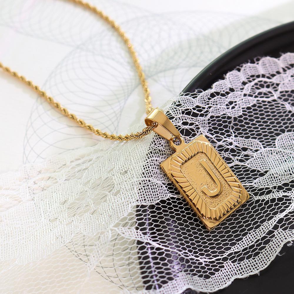Qiong Yao Hip Hop 26-Letter Square Pendant Necklace, Clavicle Chain, 18K Gold Plated Titanium Steel.