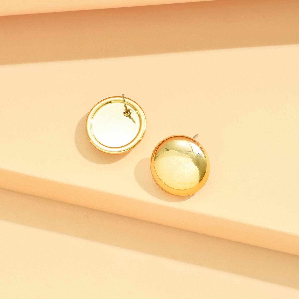 

Минималистичные серьги-пусеты с 3D глянцевыми подвесками в виде звезды, сердца, квадрата и медведя разных размеров