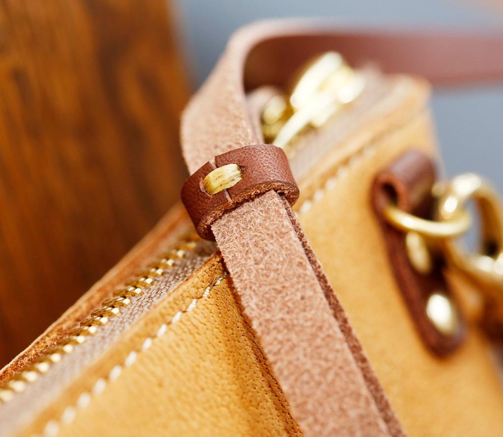 MADE IN JAPAN Parley Elk Made in Japan Writing utensil Smartphone Passport Aging Beautiful Wild Elk Sacoche Shoulder Pouch L Red [PARLEY] [ELK] Men's