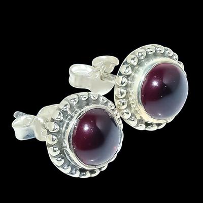 Pendientes de botón hechos a mano de plata de ley maciza 925 con piedra preciosa de granate natural L3v07