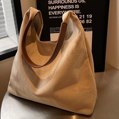 Uma bolsa de camurça de nicho para mulheres, grande capacidade, bolsa de ombro único, bolsa de ombro axilar, retrô, versátil, para deslocamento diário