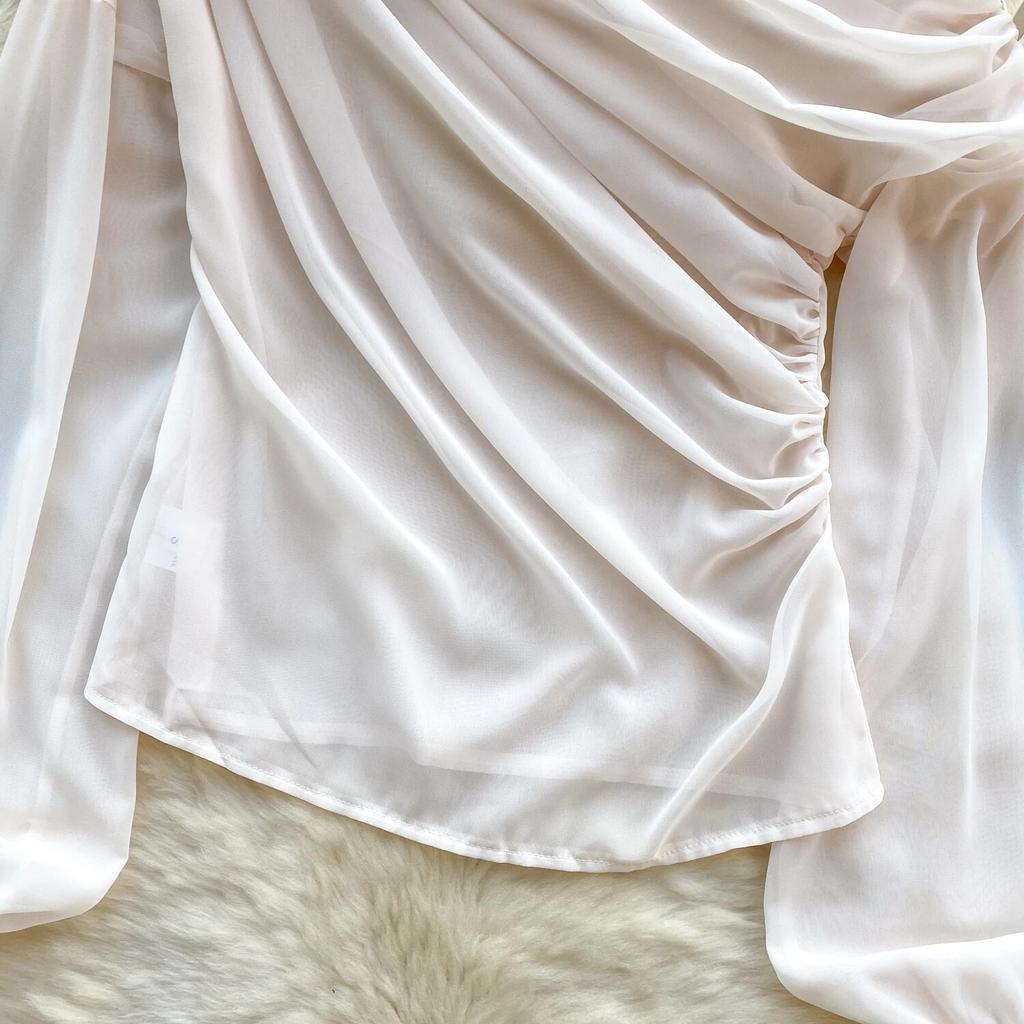 Nové jaro 2024 Elegantní tenká kancelářská halenka Ženy Šikmý límec mimo ramena Sexy topy Dámské Francie Jednobarevné módní design Šifonové topy