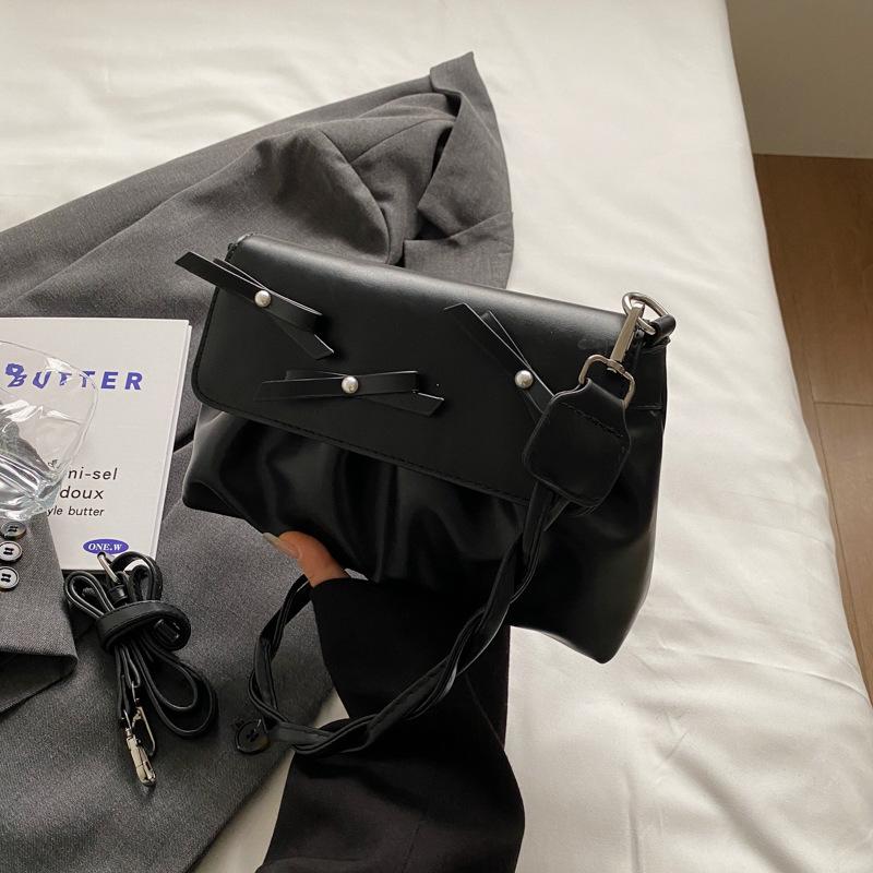 2025 Summer New Trendy Korean Version Fashion Simple Baguette Women's Shoulder Underarm Bag Diagonal Span Cloud Fold Bag