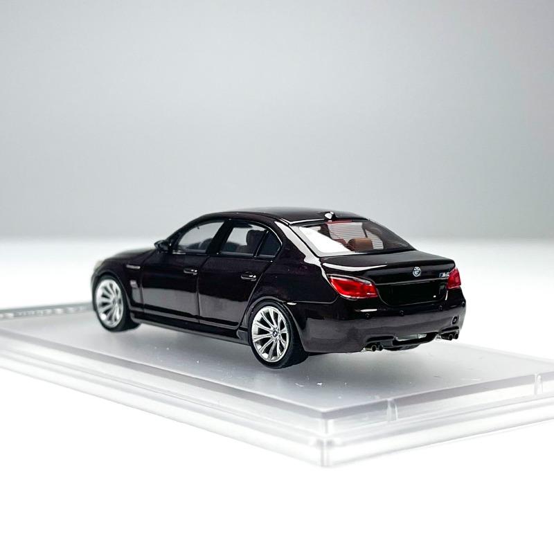 KING MODEL Diecast 1/64 Scale BMW M5 E60 E61 brown white Car Model Alloy BMW M5 Toy Car Model Collection and Display Item