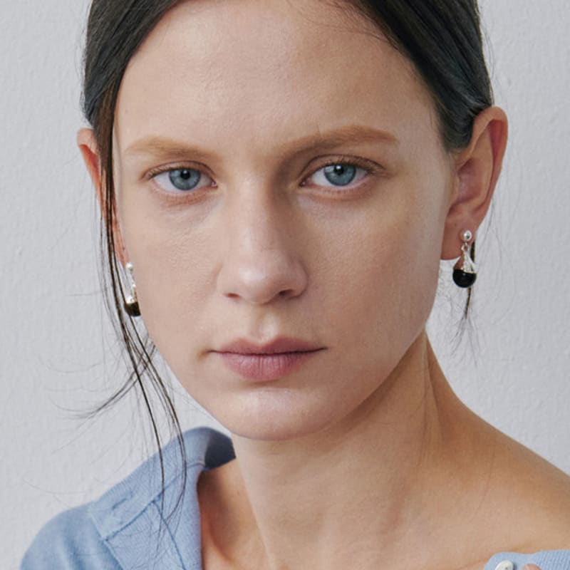 Etrive Onyx Bell Drop Earrings