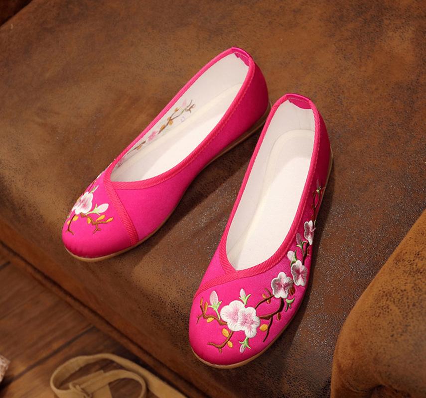 Fashion Women Summer 2025 Flat-heeled Shoe National Dance Flats Comfortable Women's Loafers 34 Women Chinese Embroidered Foral Shoes