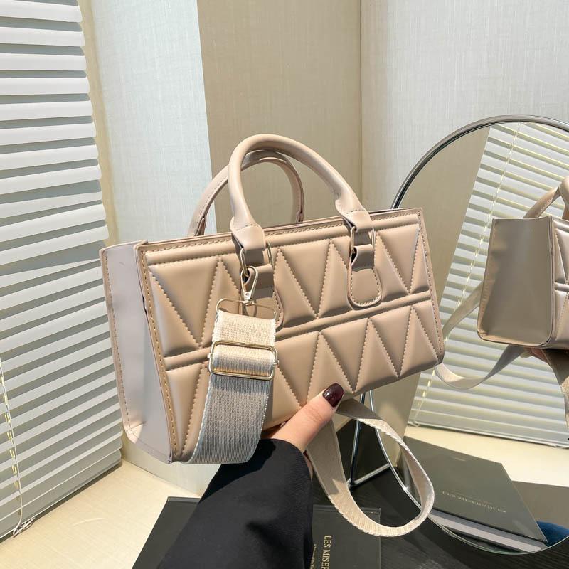 Premium small square bag tote  new fashion versatile portable small square bag shoulder messenger bag