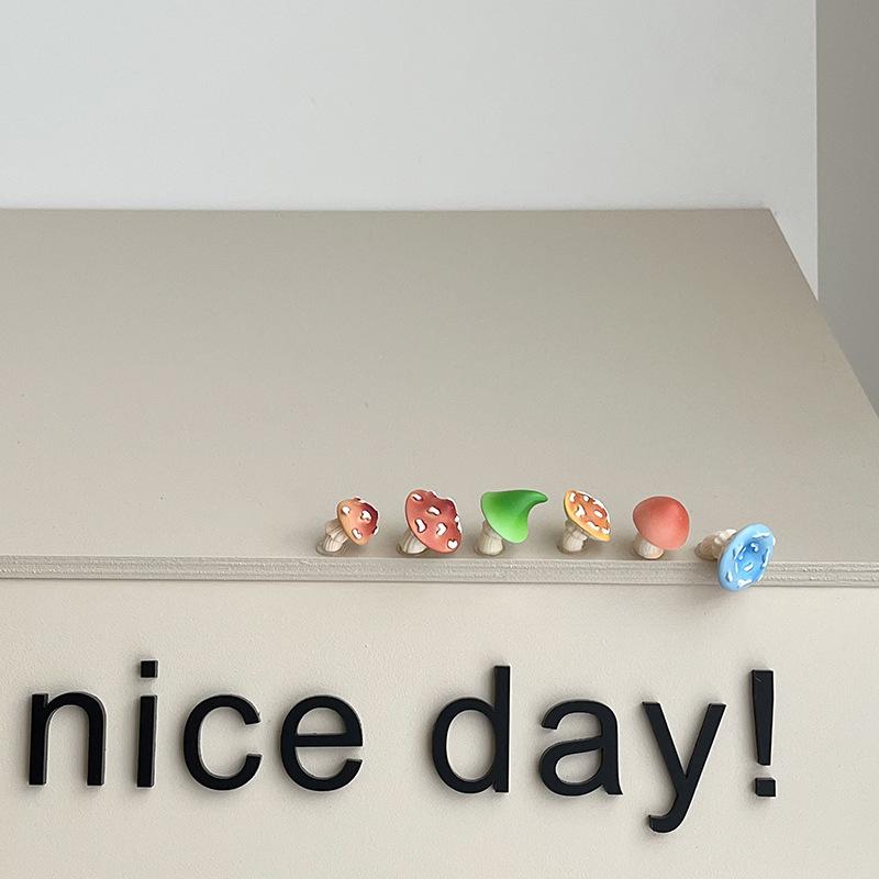 Silk Flower Mushroom Screen Decor: Office Desktop Decompression Ornament