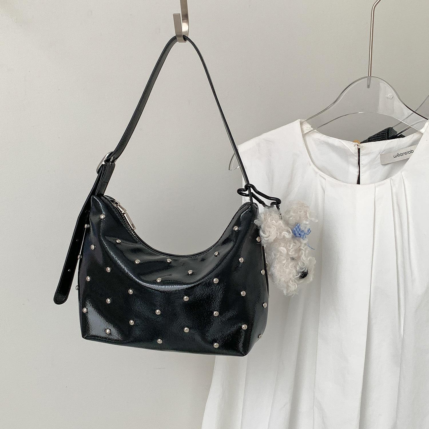 European and American Style Fashionable and Western-style Rivet Armpit Bag, Fashionable and High-end, Trendy and Cool, Personalized Handbag