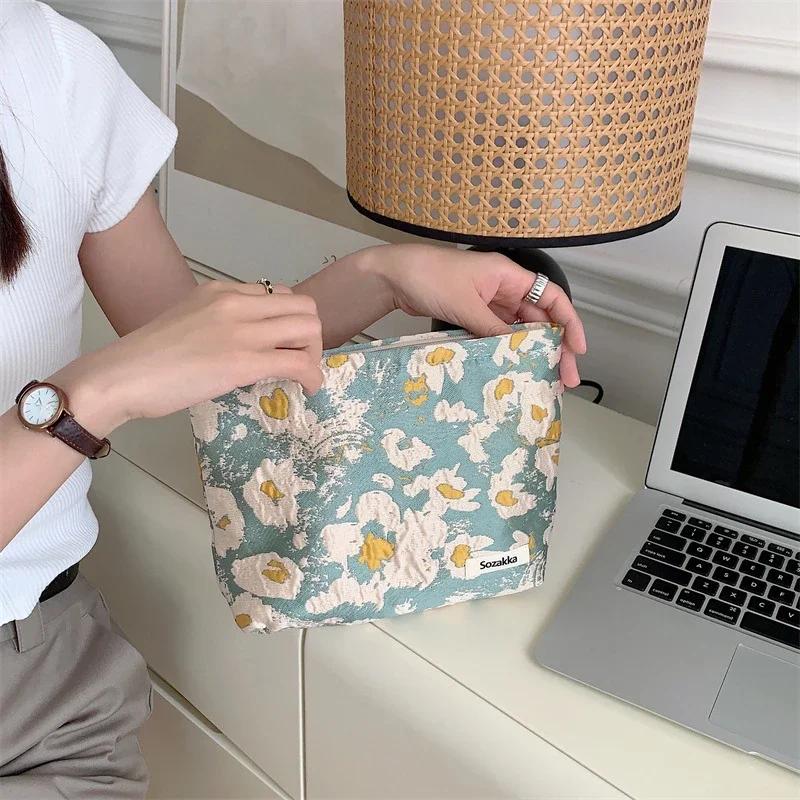 Japanese Style Flower Printed Cosmetic Bag for Women, Large Capacity Portable Travel Makeup Organizer and Washing Bag