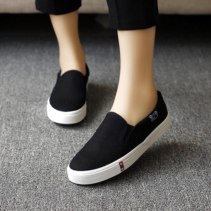 Women's Trendy Slip-On Canvas Shoes for Spring and Summer - White or Black, Casual and Versatile