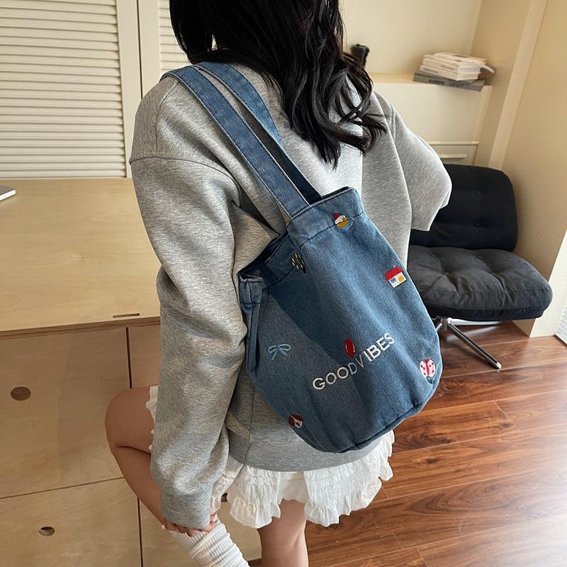 New Casual Oblique Span Denim Bag Women's Large-capacity Class Canvas Bag Literary Commuter Zipper Bag Tote Bag Tide