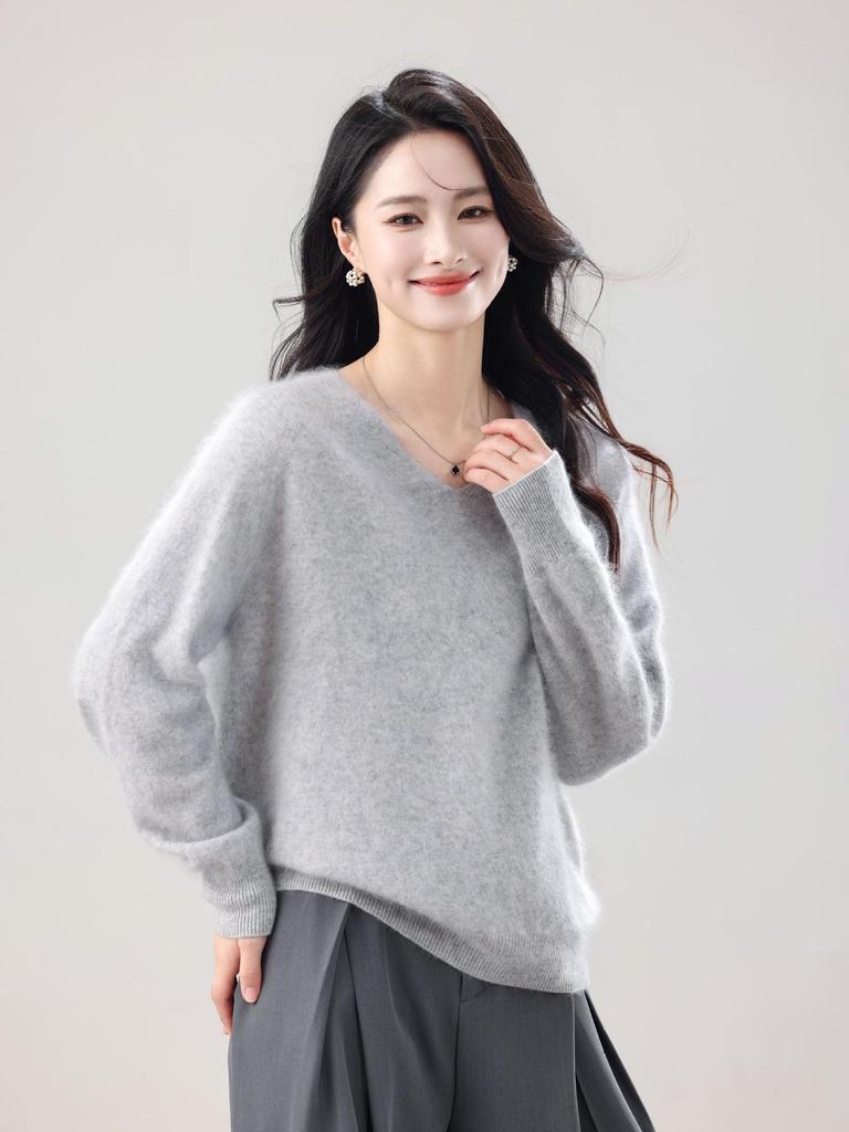 Women's 26-Year Brushed Seamless V-Neck Sweater: 5% Cashmere, 5% Silk, 90% Australian Wool.