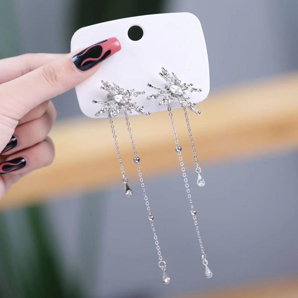 Pinkdudu Mode froid Style papillon longues boucles d'oreilles lumière luxe symétrique papillon frange boucle d'oreille pour les femmes PD1494