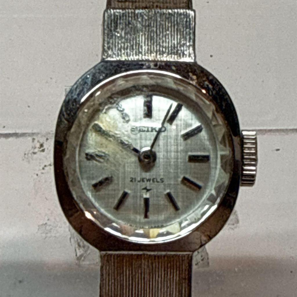Used Working, Beautiful Condition SEIKO Ladies Watch, Manual Wind, Shell Dial