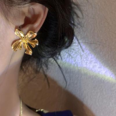 Glossy Flower Stud Earrings New Simple Light Luxury Earrings Fashionable Versatile High-end Earrings Women