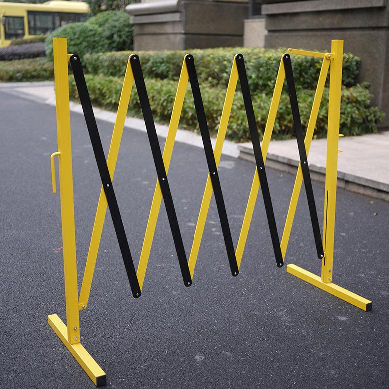 Portable Adjustable Guardrail: Movable, Retractable Safety Barrier for Outdoor Use